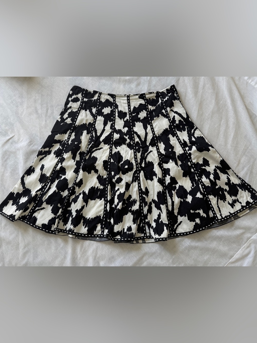 CAbi Black & White Printed A-Line Skirt floral 10